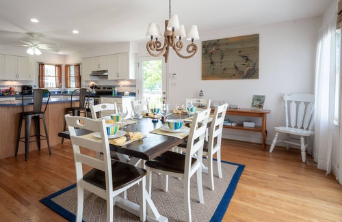 Deale Beach House | Private Waterfront Home w/Pier and 2+ Acres!