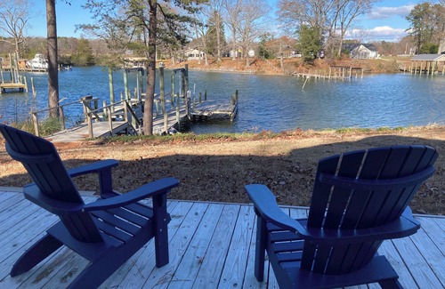 Reedville House | Private, Waterfront, Ultra-clean, Pet friendly, Kayaks, Canoe, Firepit, more!