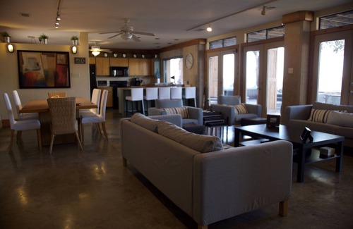 Buchanan Dam House | Private Waterfront Home with Pickleball Court