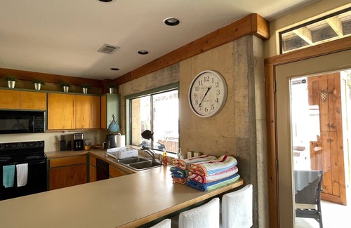 Buchanan Dam House | Private Waterfront Home with Pickleball Court