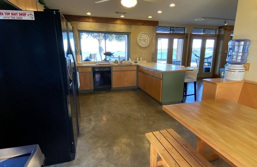 Buchanan Dam House | Private Waterfront Home with Pickleball Court