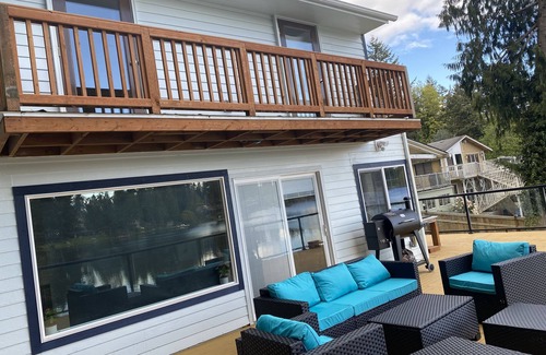 Federal Way House | Private waterfront houses, low dock