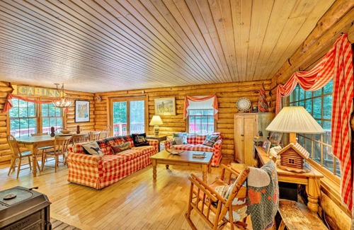 Wilmington House | Private Wooded Cabin 7 Mi to Mount Snow!