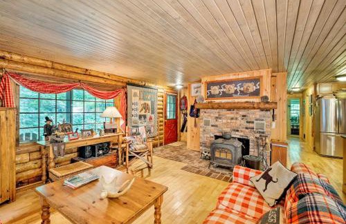 Wilmington House | Private Wooded Cabin 7 Mi to Mount Snow!