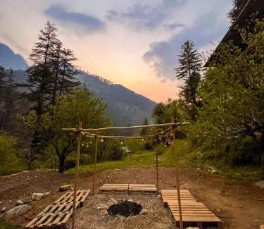 Jibhi Ski Chalet | Private Wooden house in Jibhi by Kahani