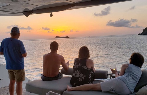 Flag Hill Boat Rental | Private Yacht with Captain and Chef for up to 6 Guests