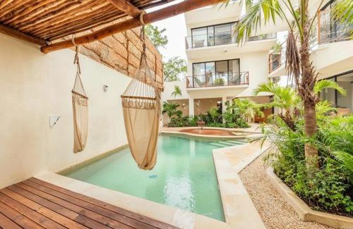 La Veleta Apartment | Private Yard & Cool Tub Wifi 1 bed 3 guest