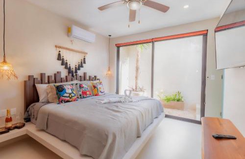 La Veleta Apartment | Private Yard & Cool Tub Wifi 1 bed 3 guest