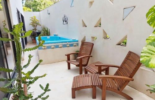 La Veleta Apartment | Private Yard & Cool Tub Wifi 1 bed 3 guest