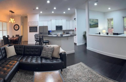 Ormond Beach House | Private yet close to everything, Six bedrooms 4 bathrooms sleeps 14