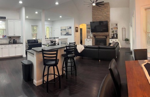Ormond Beach House | Private yet close to everything, Six bedrooms 4 bathrooms sleeps 14