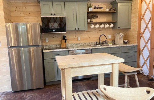 Buhl Cabin | Private yurt perfect for your Magic Valley stay.