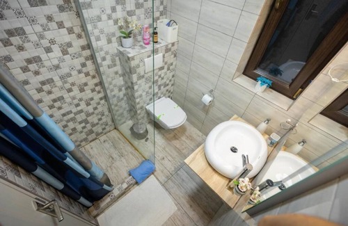 Calimanesti Villa | Private zen rooms in new villa with WiFi, AC, Parking in wonderful Călimănești