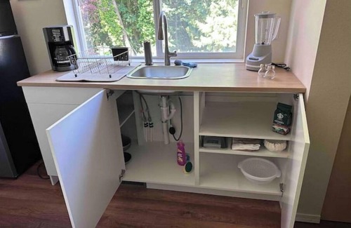 Marysville House | PrivateStudioSeparateBathromEntranceParkingLaundry