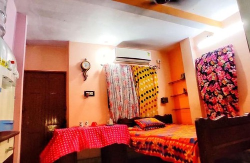 Tollygunge Apartment | Privet entry deluxe 1-bedroom