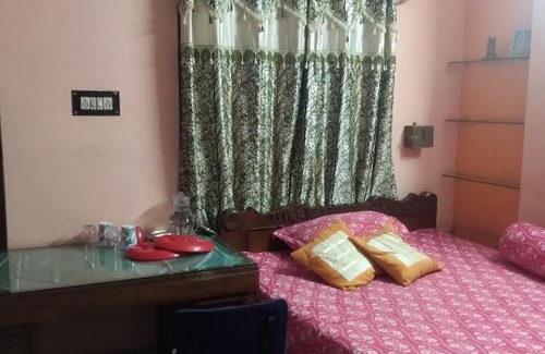Tollygunge Apartment | Privet entry deluxe 1-bedroom