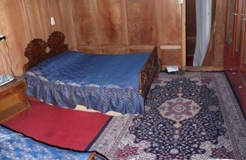 Nagin Bagh Hotel | Privilege Houseboats