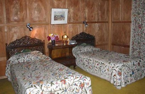 Nagin Bagh Hotel | Privilege Houseboats