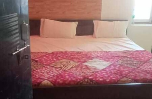Varanasi House | Priyanshu Residency & Kartik Inn Guest