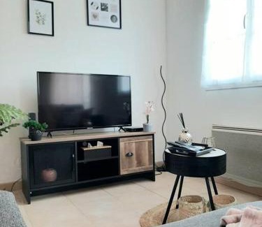 Tille Apartment | Proche aéroport à pied, Le Rêve Rose.