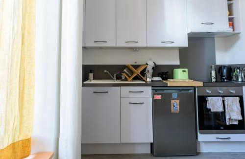 Henriville Apartment | Proche centre, 2 couchages, calme, lumineux