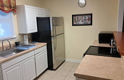 Florence Apartment | Professionals Welcome. King Bed With Pool Access