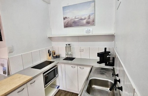Sandy Point Condo | Prom Coast 3 ~ Beach Getaway ~ Stunning Beach!