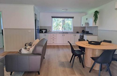 Welshpool Apartment | Prom Port Holiday Cottages - Wilsons Prom, Port Welshpool, Whale Watching