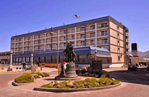 Seaside Gilbert District Hotel | Promenade Inn & Suites Oceanfront