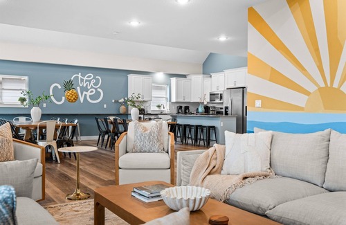 Hollister House | PROMO 10% OFF Indoor - Outdoor Pools! Lux Lake Views! Fire Pit/Hot Tub!