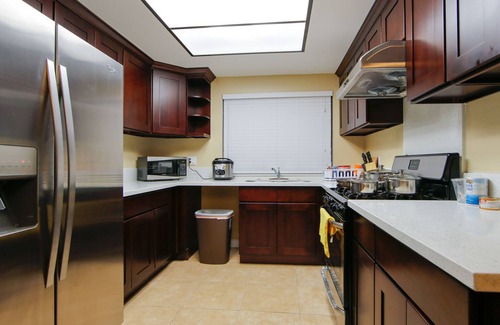 West Covina House | PROMO 15% WEEKLY AND 30% MONTHLY DISCOUNTnSuper Convenience Cozy 3BE/2.5BA