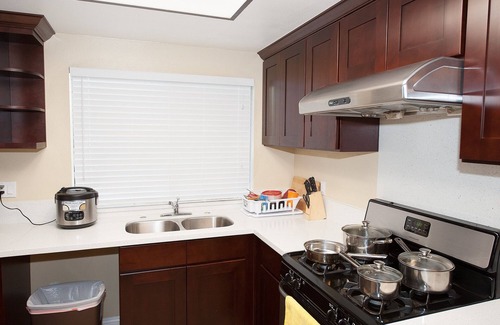 West Covina House | PROMO 15% WEEKLY AND 30% MONTHLY DISCOUNTnSuper Convenience Cozy 3BE/2.5BA