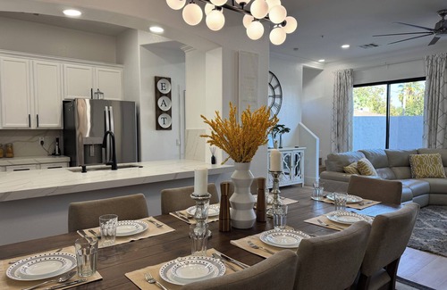 Camelback East House | PROMO 5% & 10% DISCOUNTSnRemodeled Gem! Modern Home Near Airport & Old Town