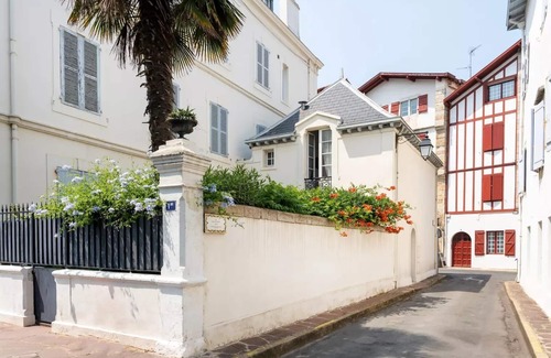 Saint-Jean-de-Luz City Center Apartment | PROMO 50% from 24 to 31. 08. 2019 Renovated apartment, quiet downtown