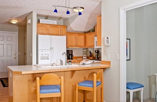 Depoe Bay Condo | Promo! Beautiful Top Floor Oceanfront Condo - Indoor Pool/Hot Tub/Wifi & HDTV!