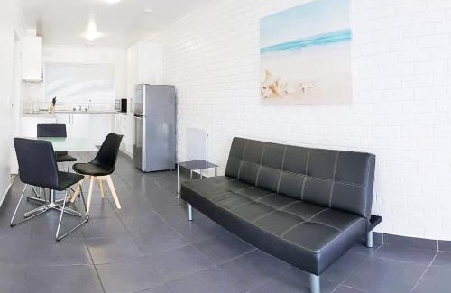Oak Park Villa | PROMO! Entire 2 Bedroom Unit Near Train Station! Free Parking & Wifi!