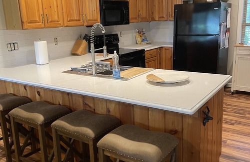 Spruce House | PROMO FOR WEEKLY STAY OF 5% Charming Maple Lane Lodge By Beautiful Hubbard Lake!