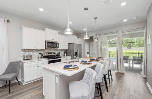 Davenport House | PROMO Modern 5 BR Villa, Pool/Spa, Resort - by Blue Sky Villas