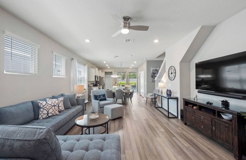 Davenport House | PROMO Modern 5 BR Villa, Pool/Spa, Resort - by Blue Sky Villas