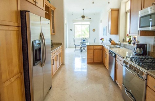 P Chahue House | PROMO! |Ocean View Condo | Beach Access | Pickleball Court nearby Sueño del Mar