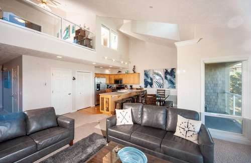 Depoe Bay Condo | Promo! Oceanfront Condo with Indoor Pool, Wifi and HDTV!