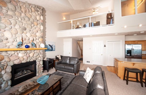 Depoe Bay Condo | Promo! Oceanfront Condo with Indoor Pool, Wifi and HDTV!