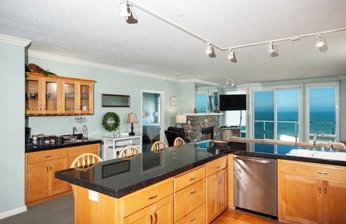 Depoe Bay Condo | Promo! Stunning Oceanfront Condo, Wifi, HDTV, Hot Tub, Indoor Pool and More!