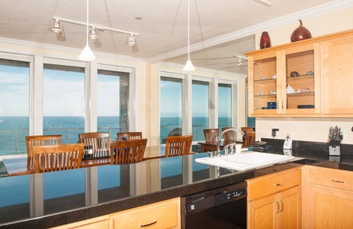 Depoe Bay Condo | Promo! Three Bedroom Oceanfront Condo, WiFi, HDTV, Hot Tub & Indoor Pool