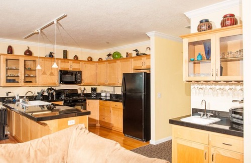 Depoe Bay Condo | Promo! Three Bedroom Oceanfront Condo, WiFi, HDTV, Hot Tub & Indoor Pool