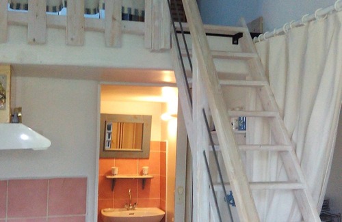 Osses Apartment | Promotion for this charming cottage in a property with swimming pool.