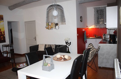 Pezenas Apartment | PROMOTION IN APRIL for this beautiful apartment downtown Pezenas near the beaches