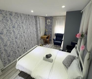 Tower Hamlets House | Property Near Canary Wharf