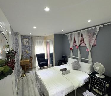 Tower Hamlets House | Property Near Canary Wharf