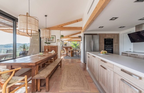 Ollioules House | Property sea view sleeps 14